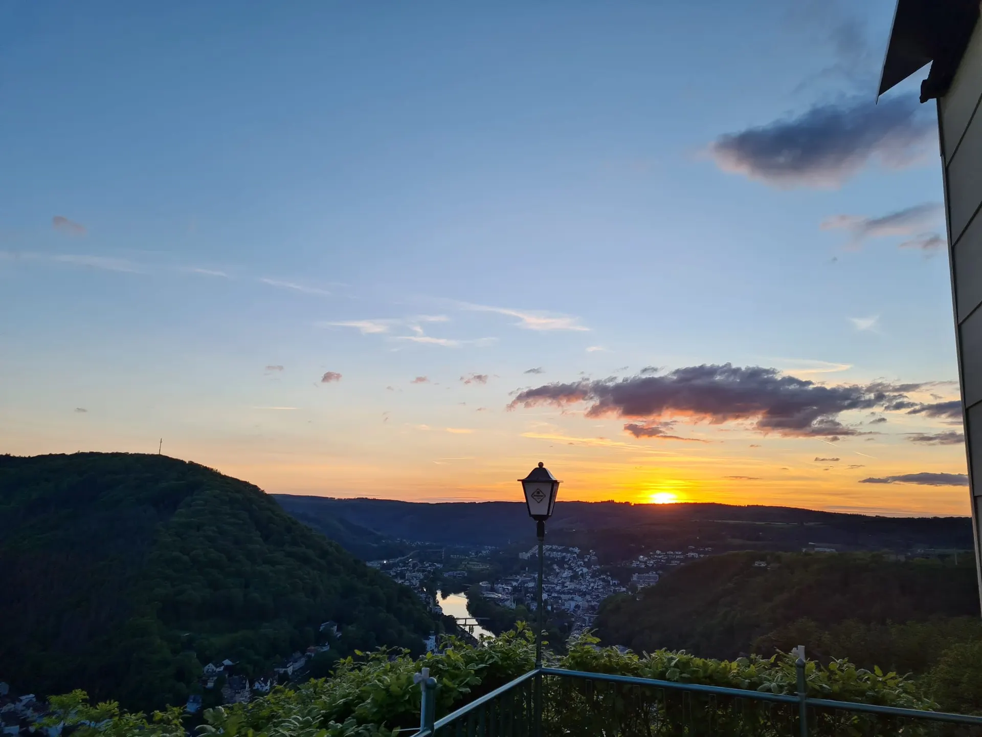 Sonnenuntergang über dem Lahntal vom Concordiaturm Sonnenuntergang über dem Lahntal vom Concordiaturm